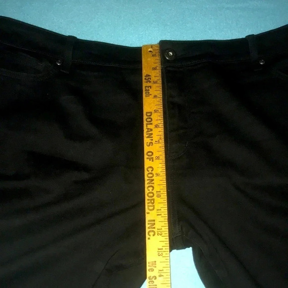 ST. JOHN’S BAY straight leg black mid-rise stretchy jeans NEW Condition size 24W - Picture 8 of 8